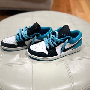 Air Jordan 1 Low SE Laser Blue
